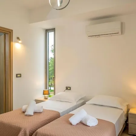 Park View And Near The Sea With Private Pool 1 וילה *