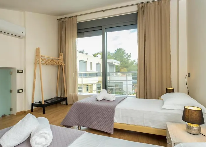 Villa Park View And Near The Sea With Private Pool 1 *